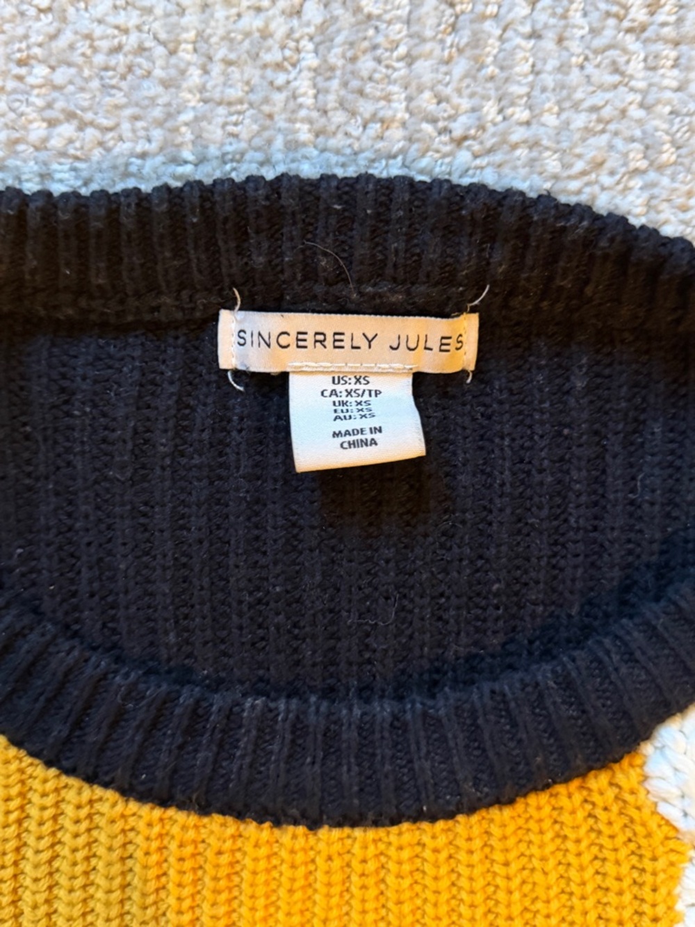 Colorblock sweater - Picture 7 of 7